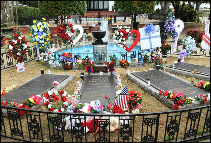 Minnie Mae, Elvis, Vernon and Gladys Presley are all buried at the Meditation Garden at Graceland.